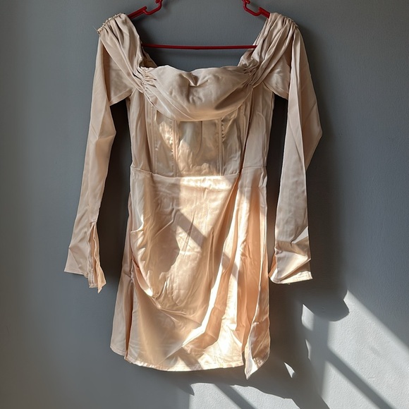 Pretty little thing Champagne pleat detail Bardot flared sleeve shift dress 4‎ - Picture 14 of 16